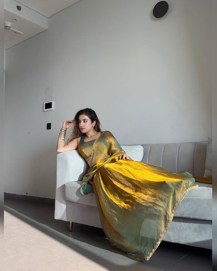 🌟 Golden Glow Premium Chiffon Saree 🌟